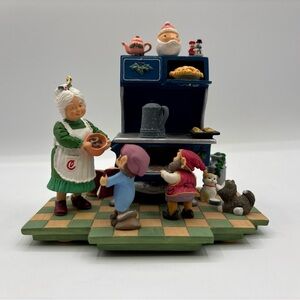 Vintage Hallmark Keepsake Ornament 1995 Christmas Eve Bake-Off Signature Collect